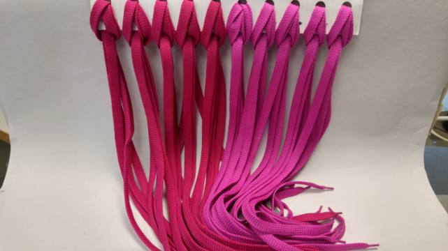 Vezalka 120 cm - ploščata - rdeča 1886