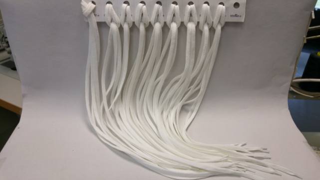 Vezalka 120 cm - ploščata - bela 1880