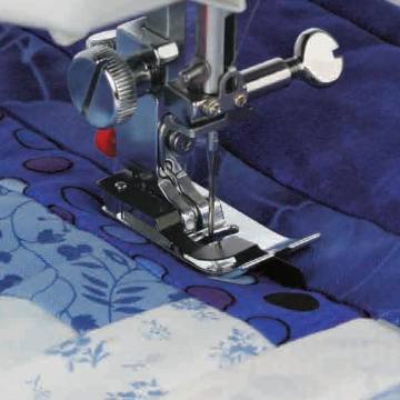 200341002 JANOME Tačka s centralnim vodilom za šivanje dveh tkanin skupaj (quilting) 4540