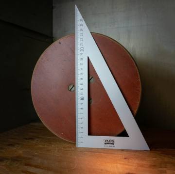 Kovinski trikotnik 30 cm 5027